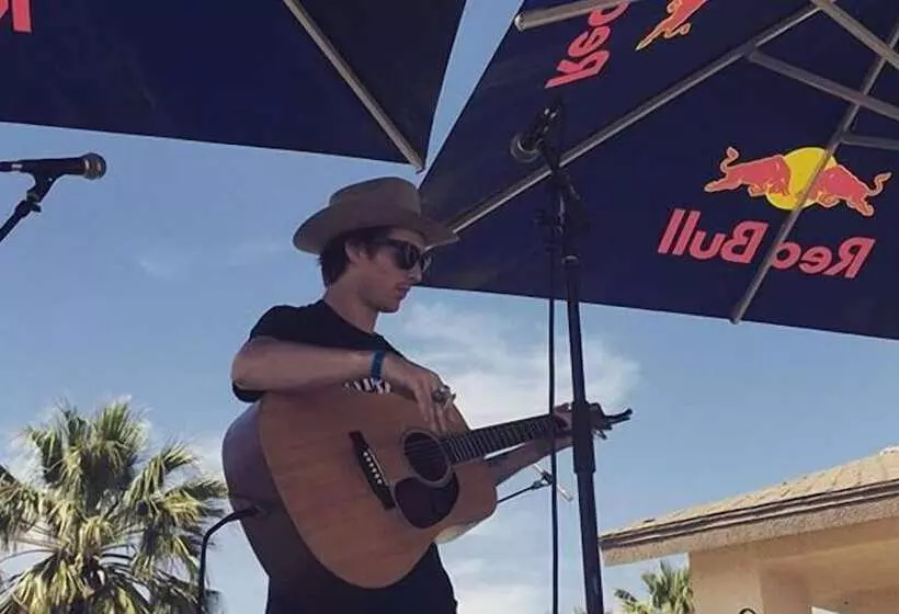 Hotelli Base Camp Pop Up Rv & Tent Camping Resort