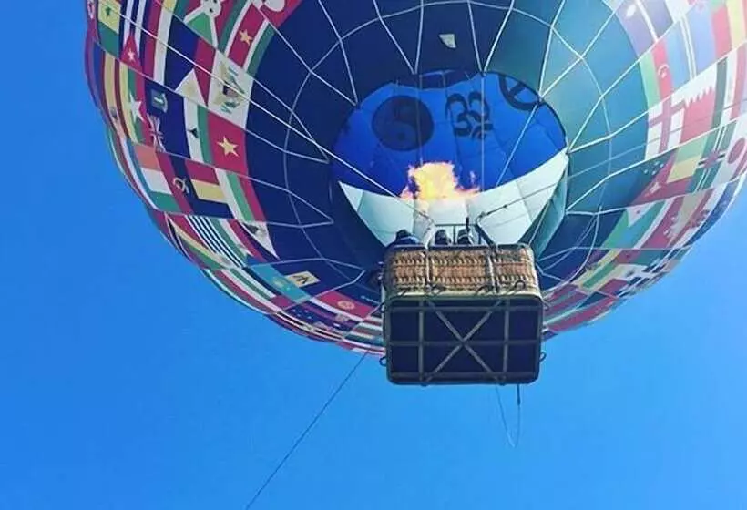 Hotelli Base Camp Pop Up Rv & Tent Camping Resort