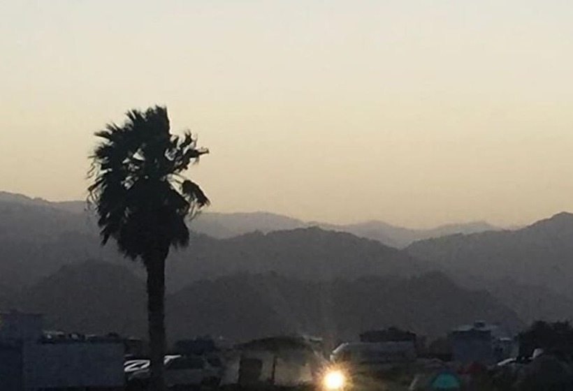 酒店 Base Camp Pop Up Rv & Tent Camping Resort