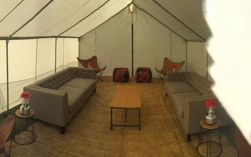 Hotelli Base Camp Pop Up Rv & Tent Camping Resort