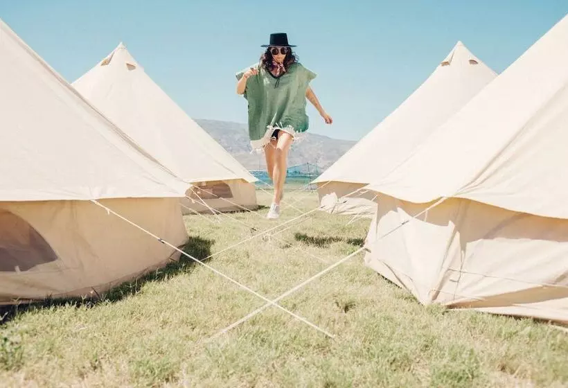 Hotelli Base Camp Pop Up Rv & Tent Camping Resort