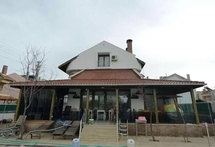 Hotelli Dardanos Pension