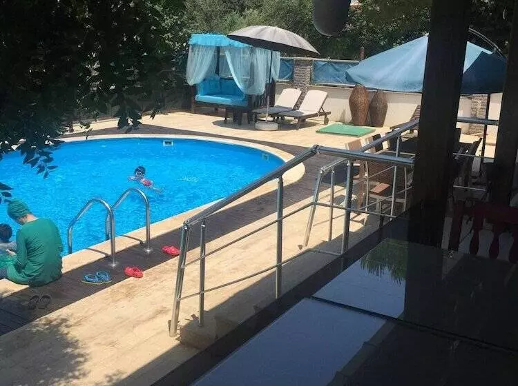 Hotelli Dardanos Pension