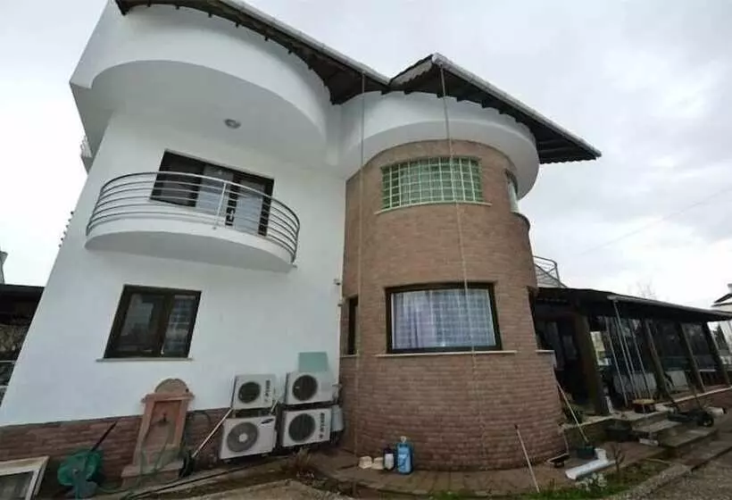 Hotelli Dardanos Pension