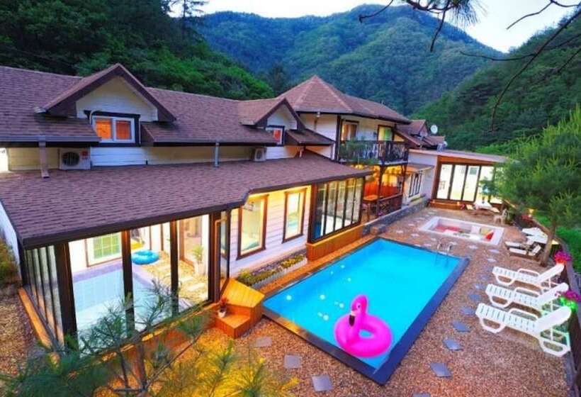 Hotel Gapyeong Pool Villa Palace