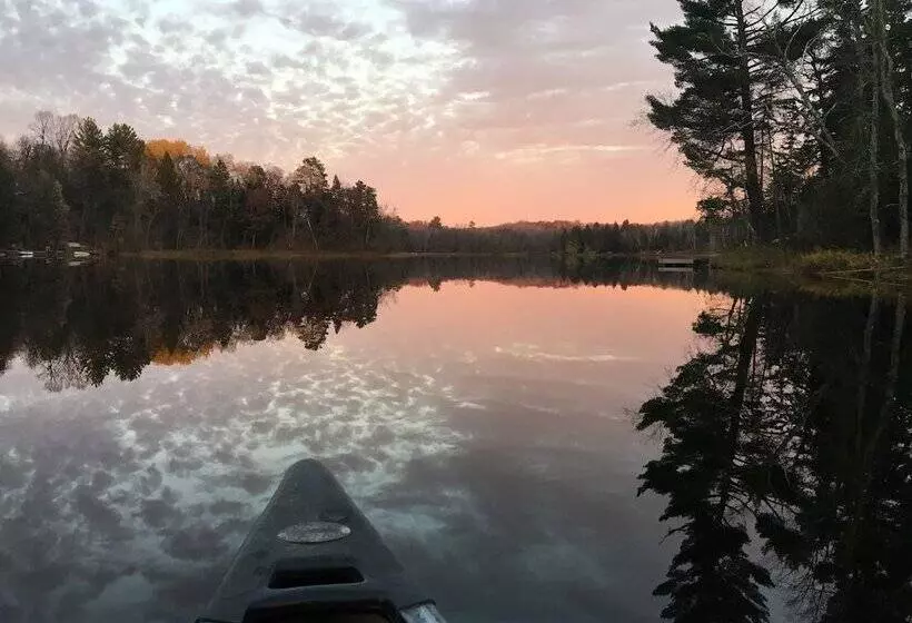 Hotelli Hanging Horn Lakeside Resort