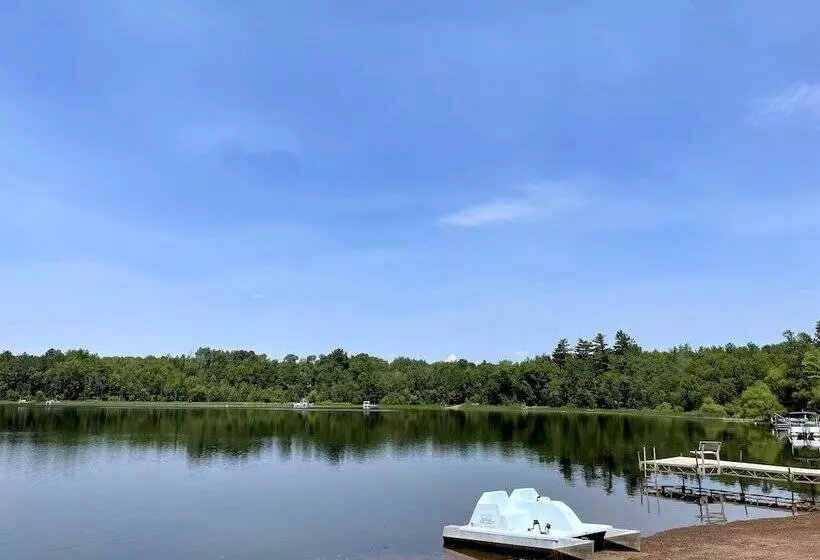 Hotelli Hanging Horn Lakeside Resort