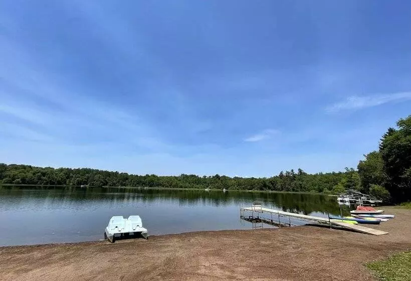 Hotelli Hanging Horn Lakeside Resort