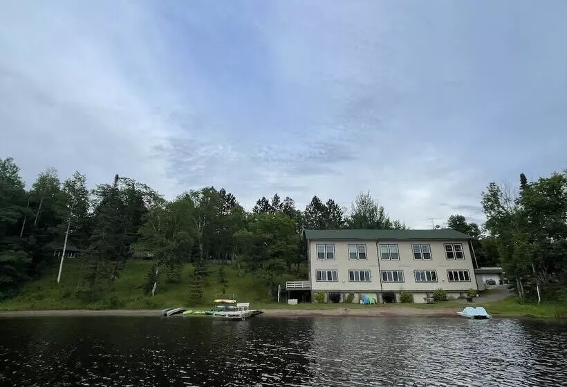 Hotelli Hanging Horn Lakeside Resort