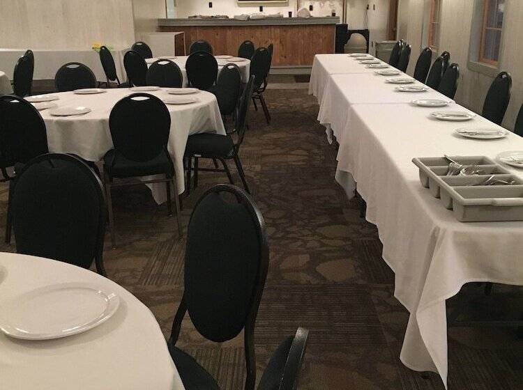 בית מלון כפרי Hanging Horn Lakeside Resort