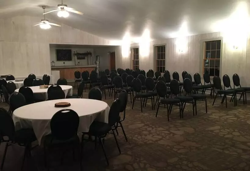 Hotelli Hanging Horn Lakeside Resort