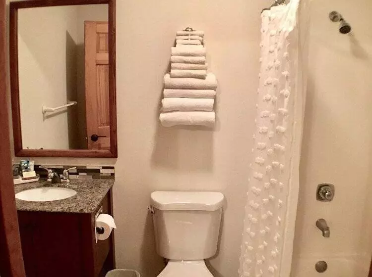 Hotelli Hanging Horn Lakeside Resort