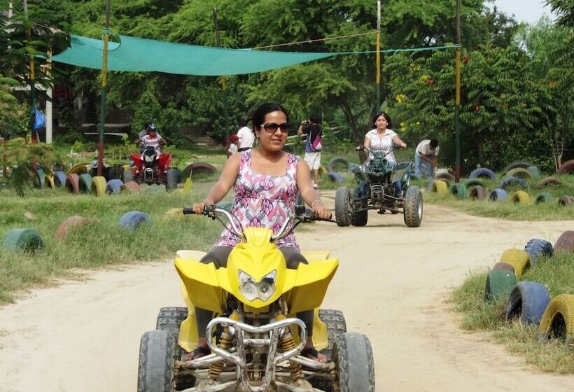 Отель Las Pirkas