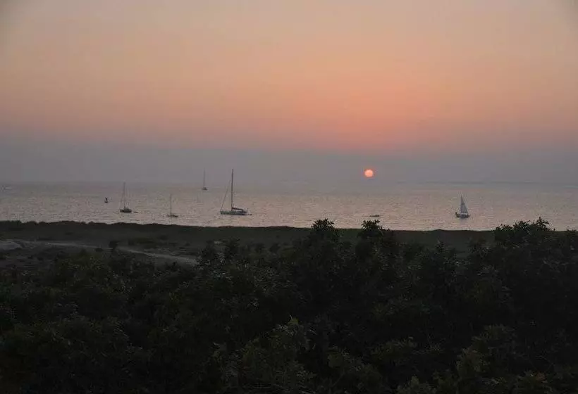 ホテル Menemsha Inn & Cottages