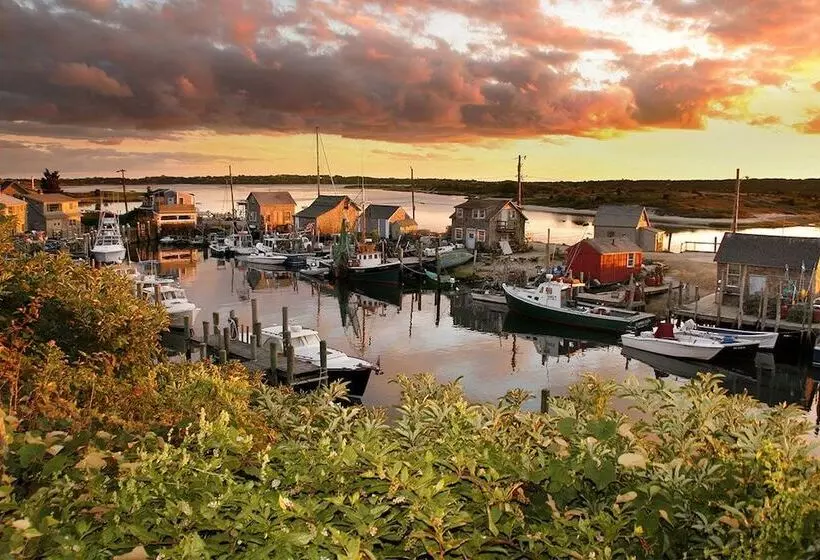 ホテル Menemsha Inn & Cottages