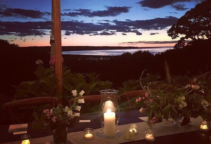 Отель Menemsha Inn & Cottages