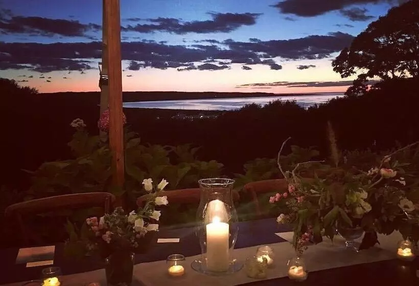 ホテル Menemsha Inn & Cottages