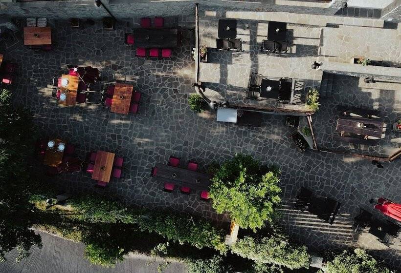 酒店 Rouista Tzoumerka Resort