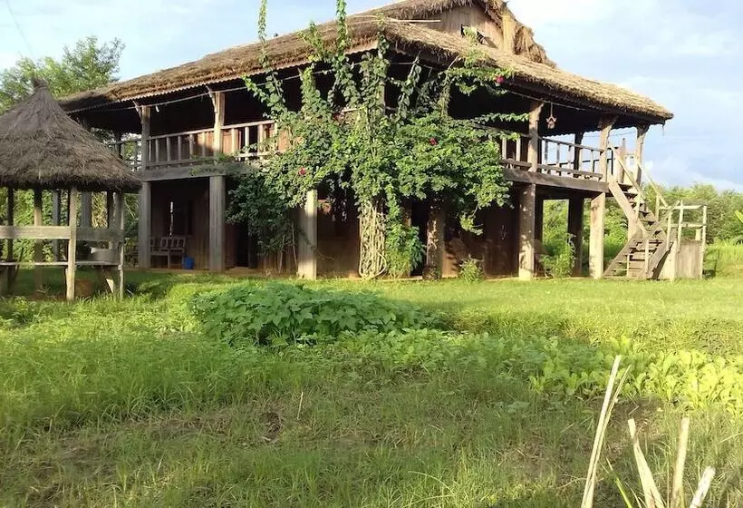 هتل Shanta Ghar A Rustic Guesthouse