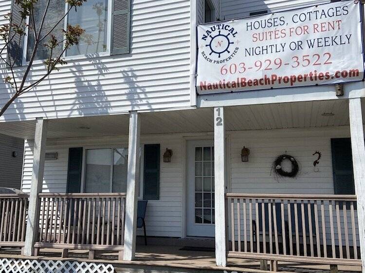 Мотель Nautical Beach Properties