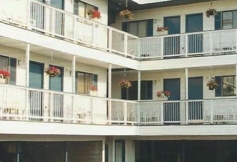 Мотель Nautical Beach Properties