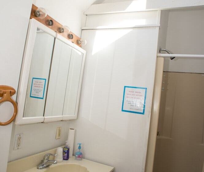 Мотель Nautical Beach Properties