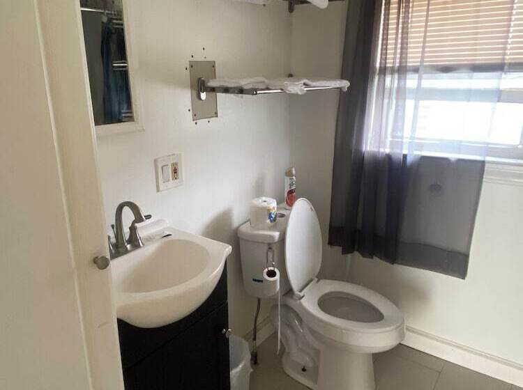 Мотель Nautical Beach Properties