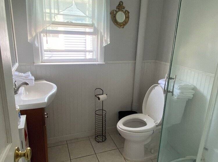 Мотель Nautical Beach Properties