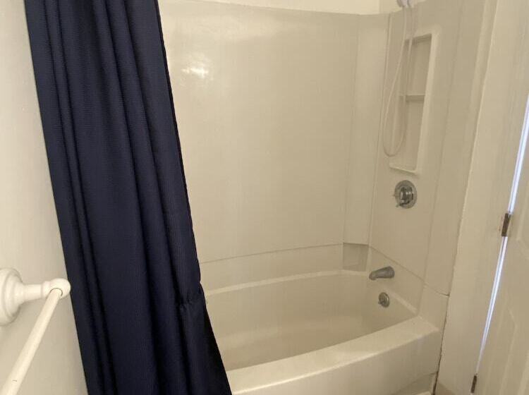 Мотель Nautical Beach Properties