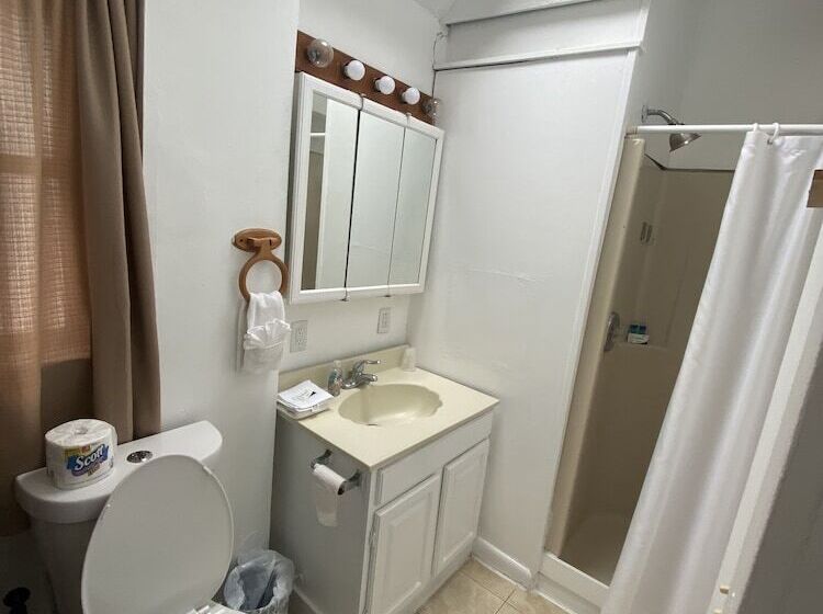 Мотель Nautical Beach Properties