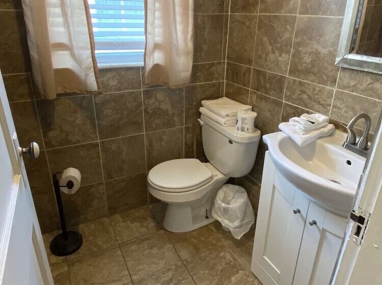 Мотель Nautical Beach Properties