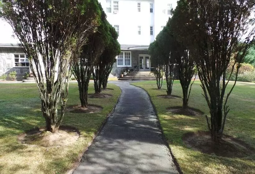 Majatalo Kenoza Lake View Manor