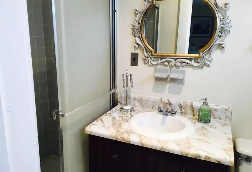 Majatalo Kenoza Lake View Manor