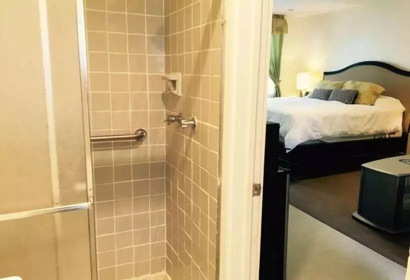 Majatalo Kenoza Lake View Manor