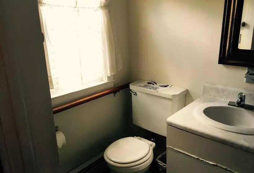 Majatalo Kenoza Lake View Manor