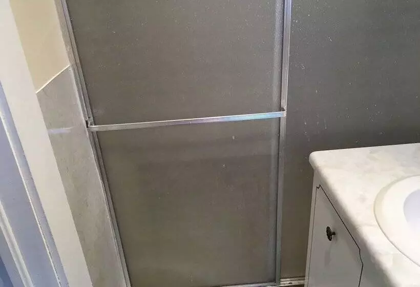 Majatalo Kenoza Lake View Manor