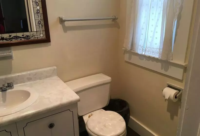 Majatalo Kenoza Lake View Manor