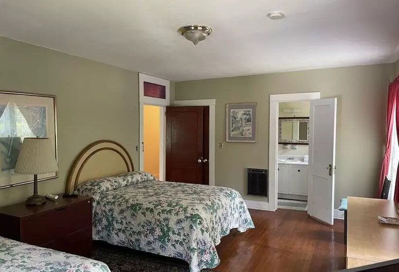 Majatalo Kenoza Lake View Manor