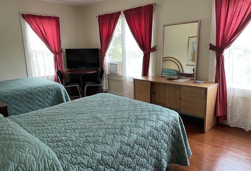 פנסיון Kenoza Lake View Manor