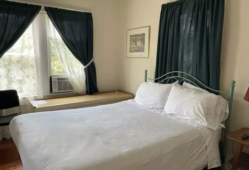 Majatalo Kenoza Lake View Manor