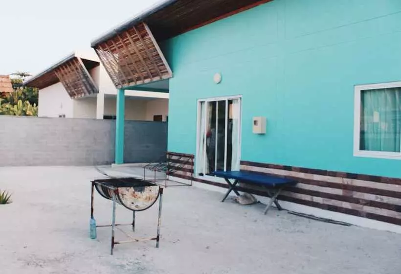 پانسیون Salty Beach House