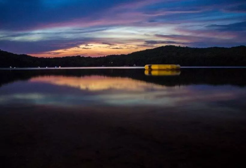 Majatalo The Retreat At Norwich Lake