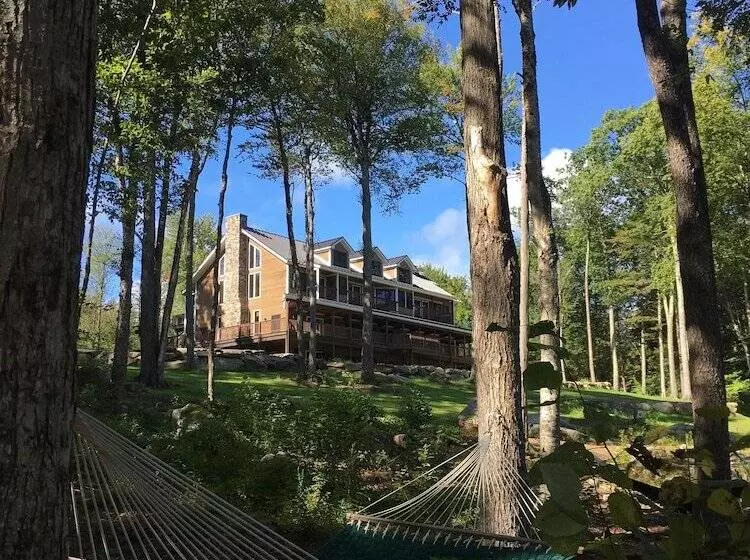 Majatalo The Retreat At Norwich Lake