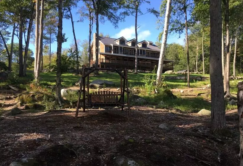 Majatalo The Retreat At Norwich Lake