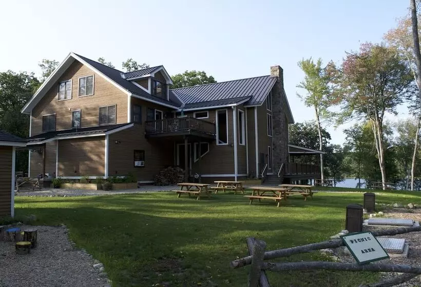 Majatalo The Retreat At Norwich Lake