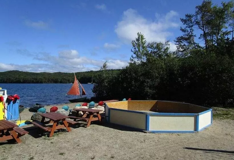 Majatalo The Retreat At Norwich Lake