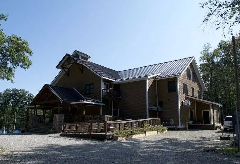 Majatalo The Retreat At Norwich Lake