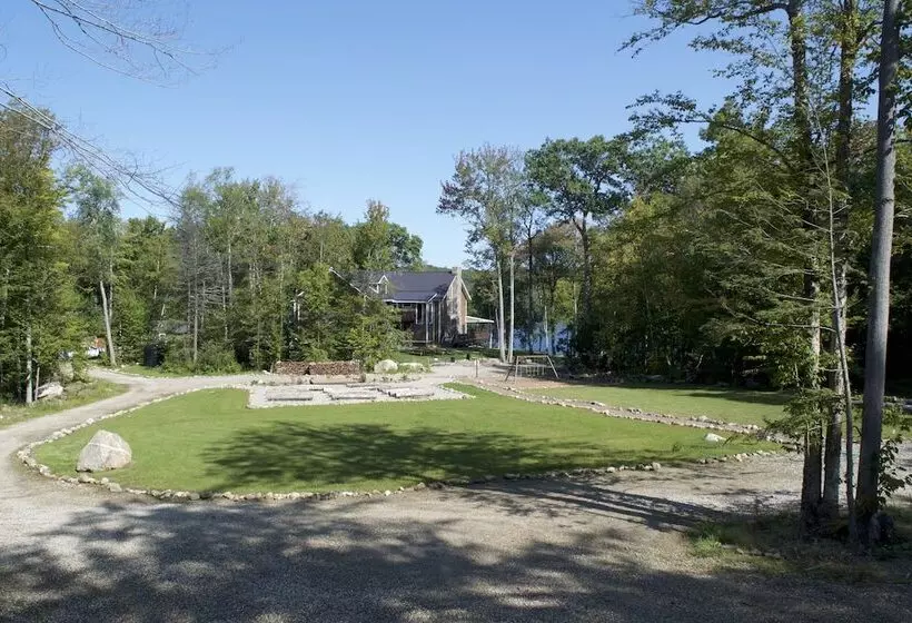 Majatalo The Retreat At Norwich Lake