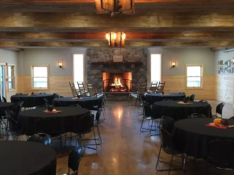 Majatalo The Retreat At Norwich Lake