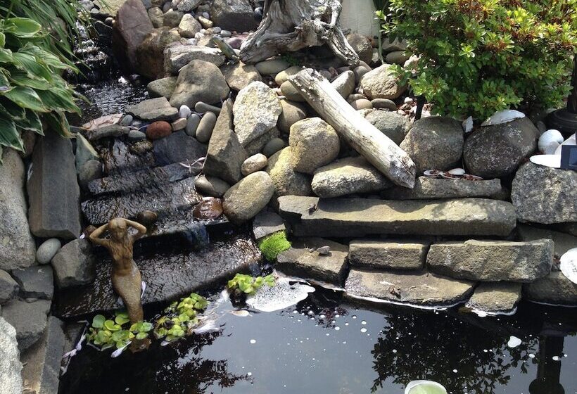 Upper Clements Cottages & Rv Park